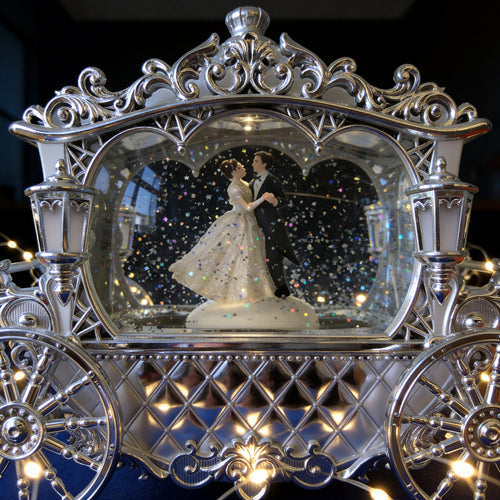 7.7“ LED Wedding Couple Carriage Glitter Water Lantern